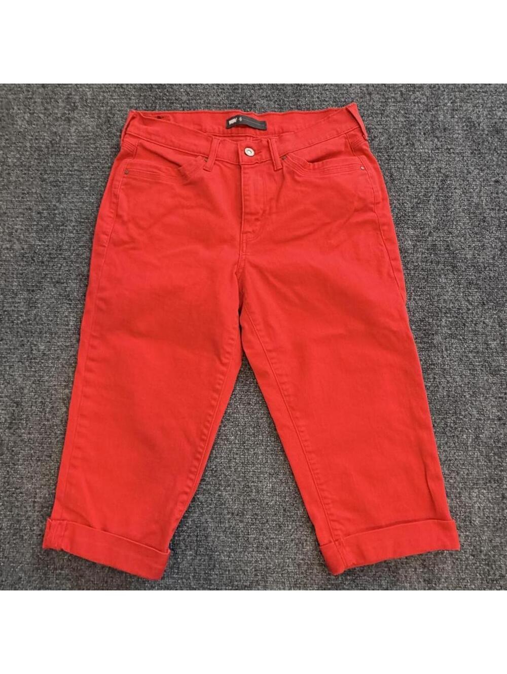 Women’s cropped cuffed red Levi’s size 6 -stretch denim